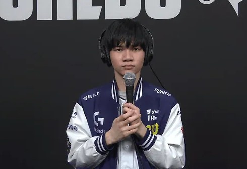 HongQ:团战能力不足站位也不完美,特别想晋级淘汰赛